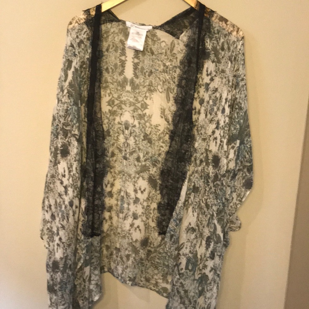 BCBGeneration Lace-trimmed Floral Kimono